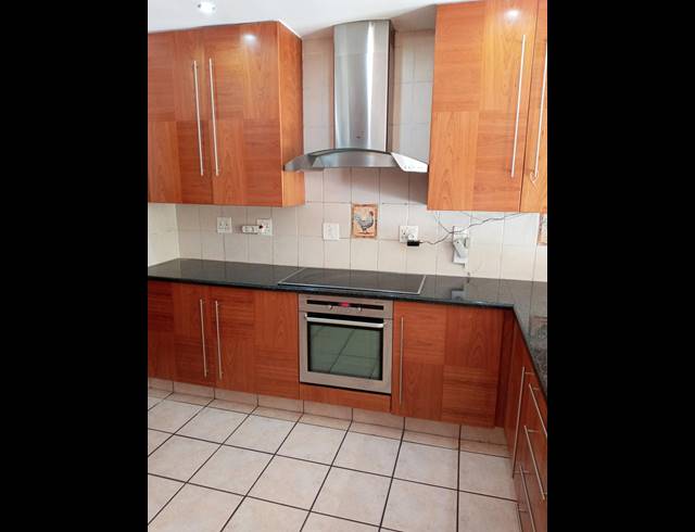 2 BEDROOM APARTMENT FOR SALE IN SUNNINGHILL